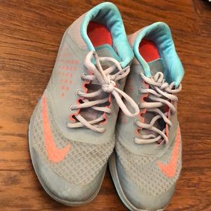 Nike running/ workout shoes